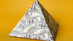 ¿En qué se diferencian los esquemas Ponzi de las pirámides financieras?