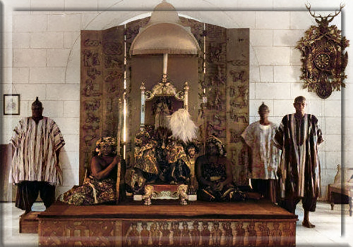 Palacio reconstruido de los Alaafin de Oyo a mediados del siglo XX. El gran Imperio Oyo y sus legendarios guerreros africanos
