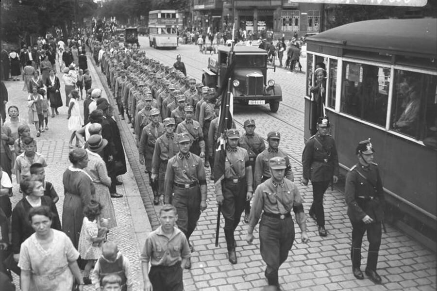 El Ascenso de Hitler y el Totalitarismo en Alemania