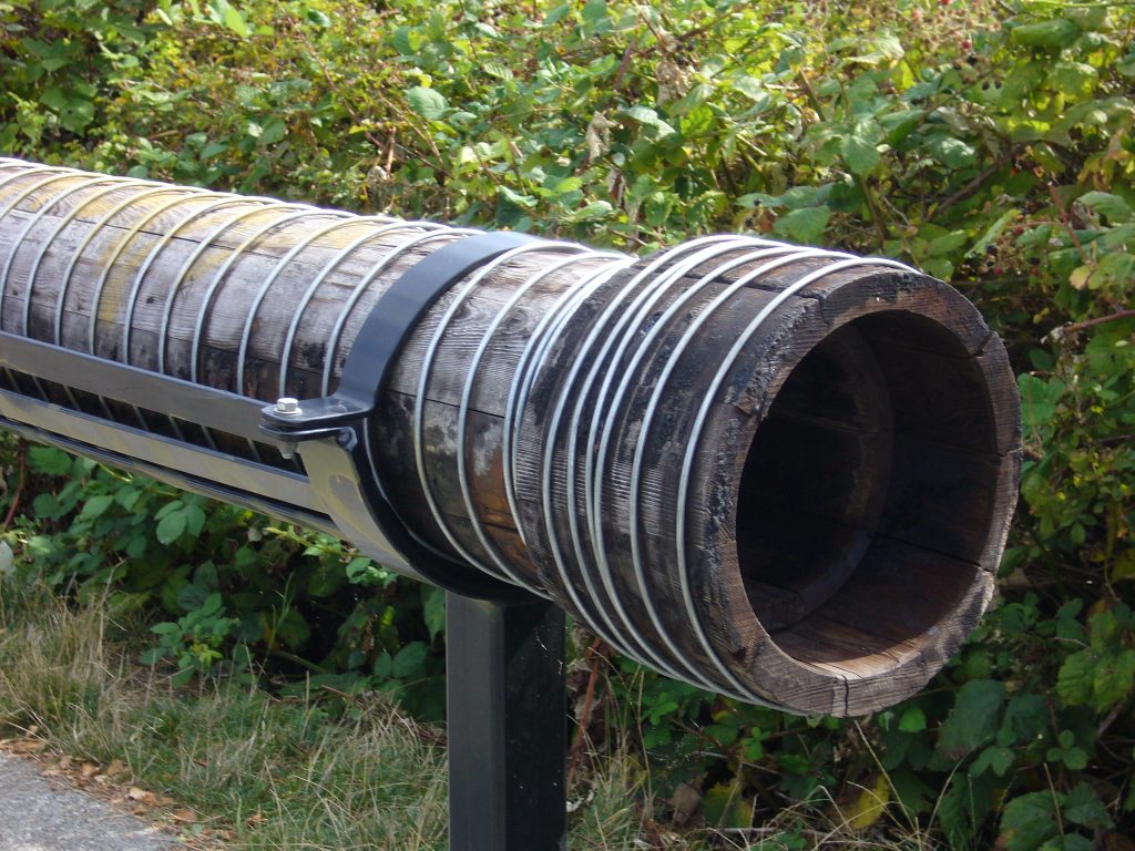 tuberías hechas de troncos
