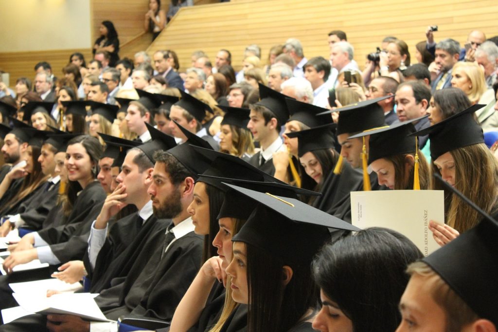 universitarios