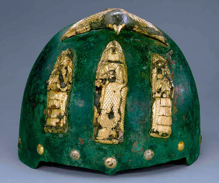 Casco militar elamita de bronce, Irán elamita, c. 1500-1100 a. C. Fuente: Museo Metropolitano de Arte, Nueva York.