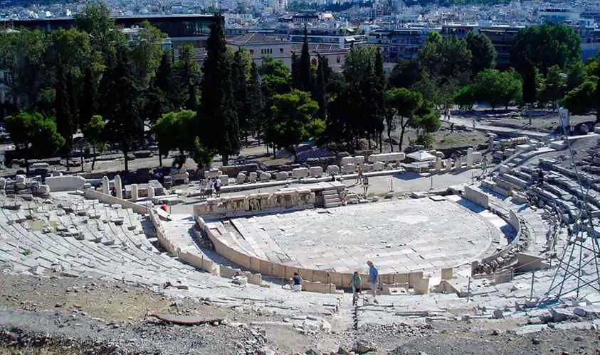 El Santuario y Teatro de Dioniso en la ladera sur de la Acrópolis de Atenas