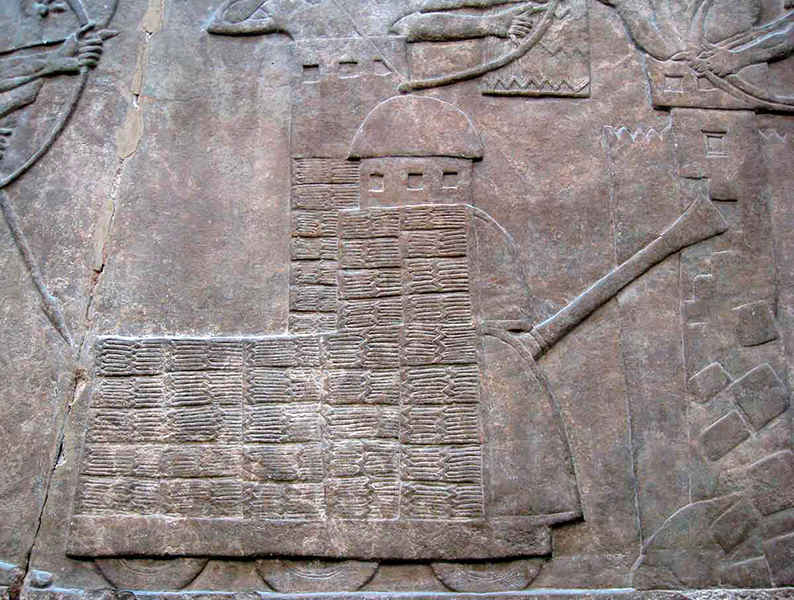 Un ariete asirio representado en los muros de las ruinas de Nimrud, alrededor del año 860 a. C. Wikimedia Commons